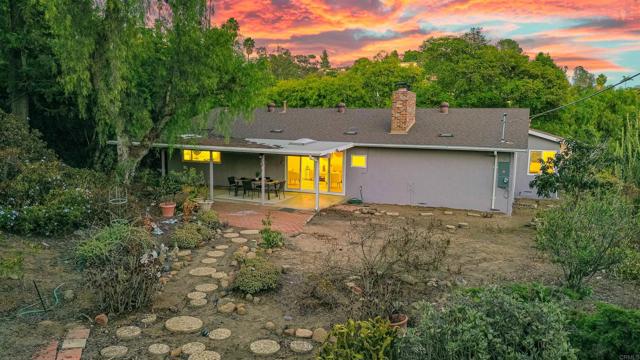 4726 Lorena Place, El Cajon CA: https://media.crmls.org/mediaz/1205a804-f2cd-4132-8eeb-22ce85ccd24a.jpg