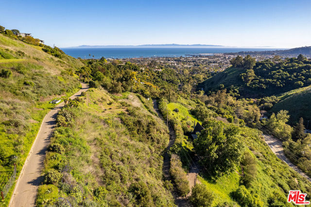 416 Ranchito Vista Road, Santa Barbara CA: https://media.crmls.org/mediaz/12068b8d-3a31-400f-9e28-a6c0e63251d8.jpg