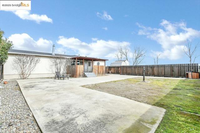 4985 Bixler Road, Byron CA: https://media.crmls.org/mediaz/1206a573-039f-4cca-8713-94a734741201.jpg