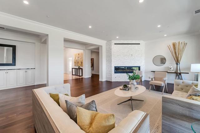 475 E Middle Avenue, San Martin CA: https://media.crmls.org/mediaz/1206c511-31b2-442c-9e7a-eff9fa6d1dc7.jpg