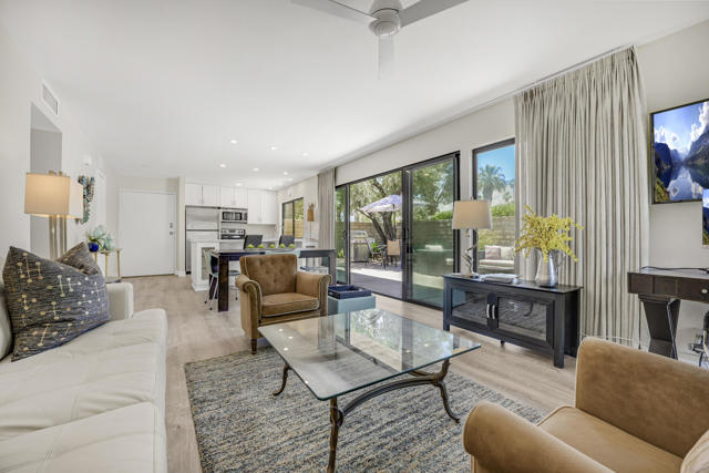 2006 E Sandalwood Drive, Palm Springs CA: https://media.crmls.org/mediaz/12073d35-875b-40bc-bcc2-686f6d35f8c2.jpg