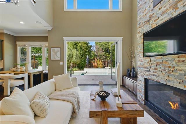 16741 Loma St, Los Gatos CA: https://media.crmls.org/mediaz/120752f8-4aab-4280-9391-e1a6a0a66566.jpg