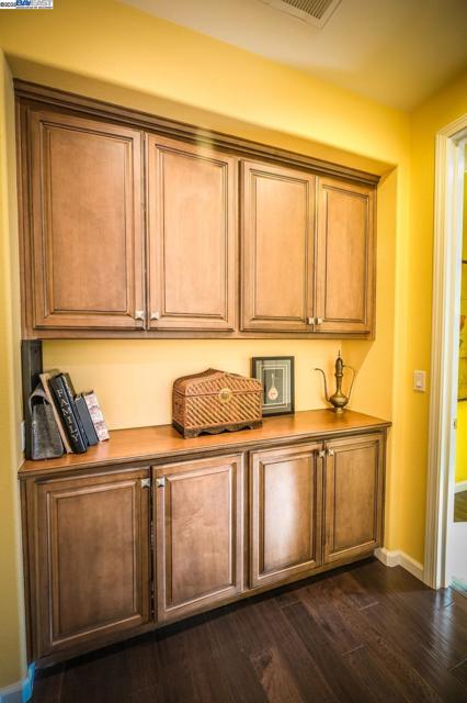 3252 Carpenter Way, San Ramon CA: https://media.crmls.org/mediaz/1207552a-340f-4d2d-9832-3d9a4bad7b38.jpg