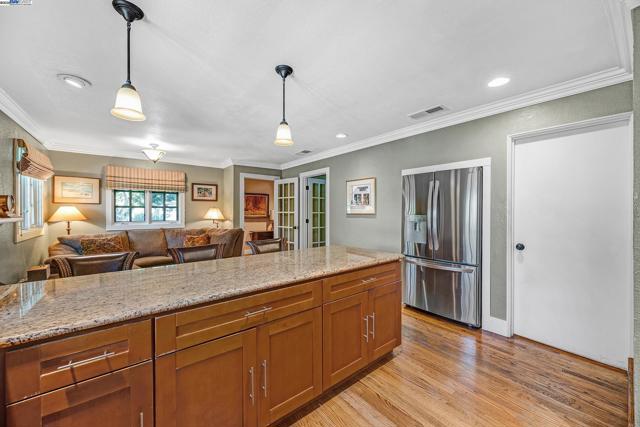 203 Roberta Ave, Pleasant Hill CA: https://media.crmls.org/mediaz/12076ece-abee-402c-9d7d-beac9dfc1a7a.jpg