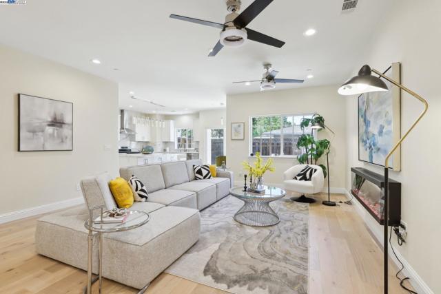 Image 8 of 60 For 227 Holmes St