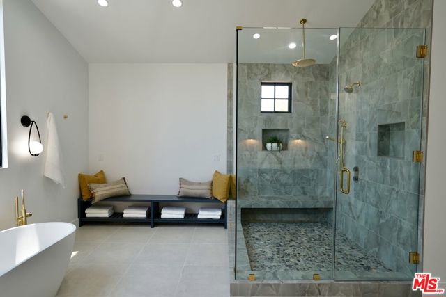 1441 S Oakhurst Drive, Los Angeles CA: https://media.crmls.org/mediaz/12086918-f3b7-4abb-9db3-7ed77874510c.jpg