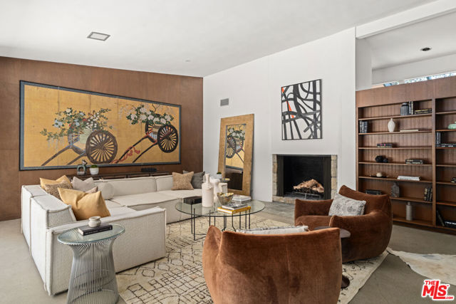 1234 Woodland Drive, Santa Paula CA: https://media.crmls.org/mediaz/12086a55-5a9d-47f0-b3db-c6d5484adf18.jpg