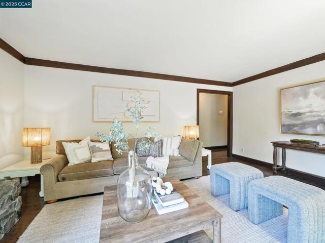 66 Ambleside Court, Danville CA: https://media.crmls.org/mediaz/1208bee6-c09b-48f1-8603-a73ac63d6112.jpg