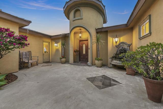 1508 Sequoia Lane, Vista CA: https://media.crmls.org/mediaz/1208c64f-21c1-4fc7-8078-269930d9ef81.jpg