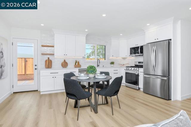 Image 5 of 31 For 4129 Cabrilho Dr