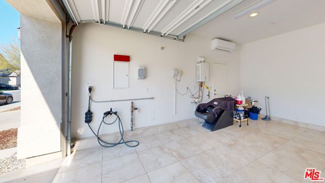 18215 Astro Court, Santa Clarita CA: https://media.crmls.org/mediaz/120a4efa-a4be-4e99-aff3-3bb56510a108.jpg