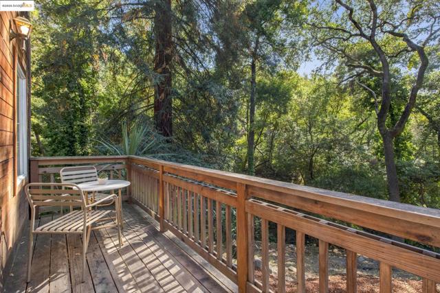 2429 Scout Rd, Oakland CA: https://media.crmls.org/mediaz/120a568b-2ce3-4d5c-9729-13738747ae18.jpg