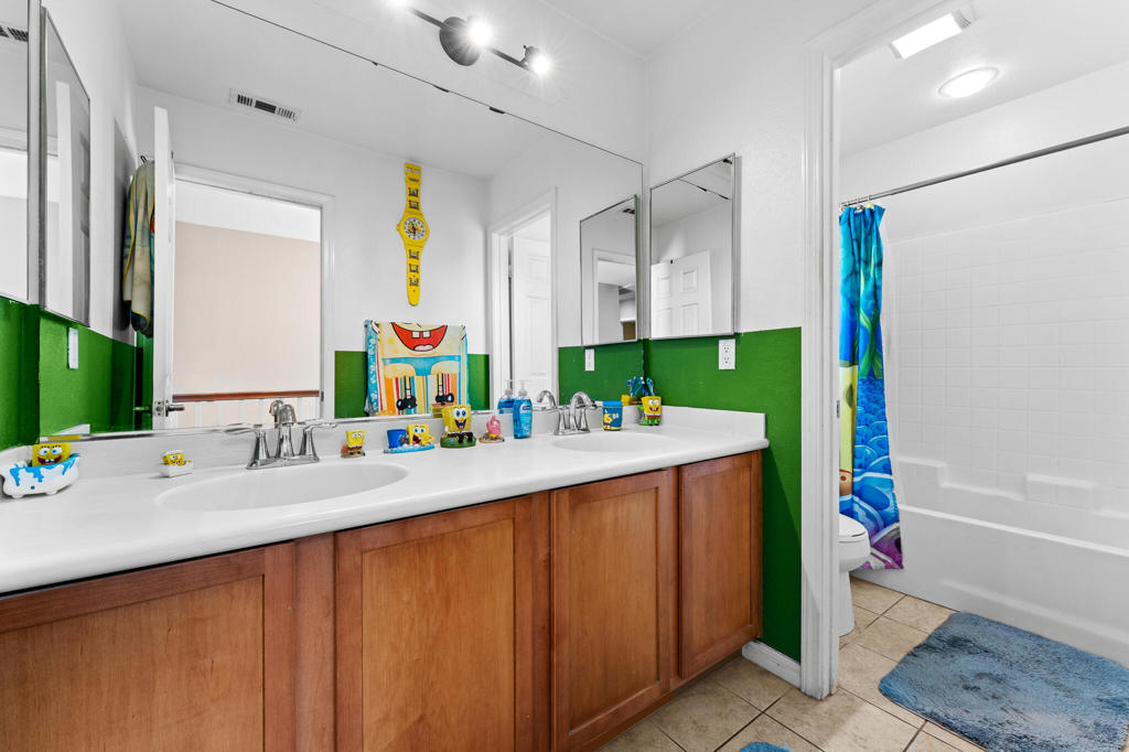 https://media.crmls.org/mediaz/120a647f-dd20-49ee-82e5-dfbfae6003ff.jpg?preset=X-Large