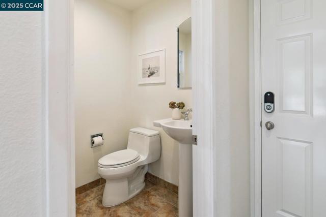 1555 Pebblebrook Ct, Walnut Creek CA: https://media.crmls.org/mediaz/120ac6ef-175c-4522-b617-d22043738ee2.jpg