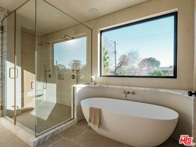 Image 35 of 69 For 11746 Blix Street