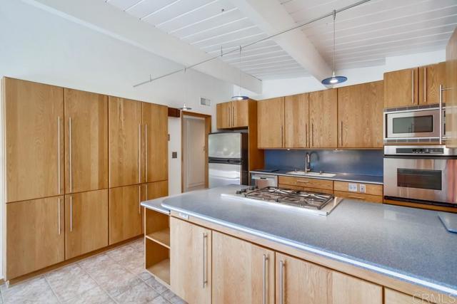 6032 Adobe Falls Rd, San Diego CA: https://media.crmls.org/mediaz/120cd0b7-94ae-4aa3-bd35-2d55c55cc8df.jpg