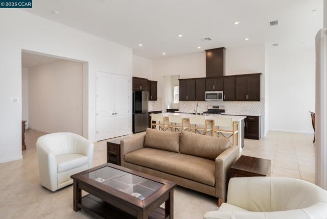 3305 Delta Coves Dr, Bethel Island CA: https://media.crmls.org/mediaz/120cefe3-72dc-4911-9248-bf224a62642d.jpg