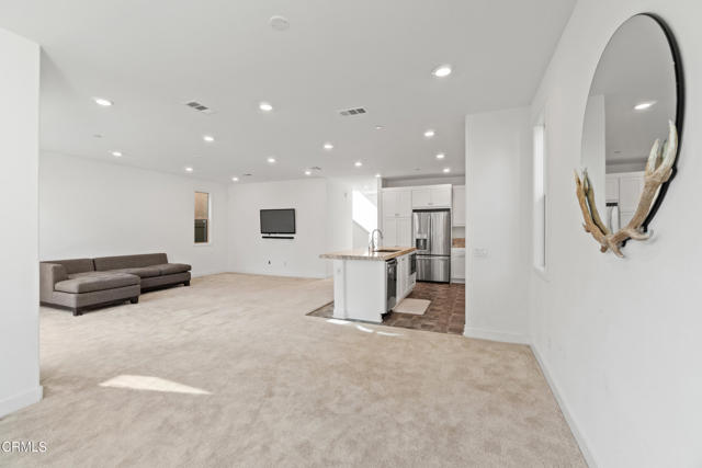 Detail Gallery Image 13 of 46 For 1966 Meyer Ct, Santa Paula,  CA 93060 - 4 Beds | 3/1 Baths