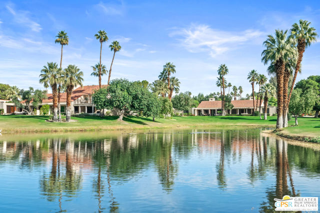 138 Desert West, Rancho Mirage CA: https://media.crmls.org/mediaz/120e3f00-67c7-4cad-905b-d2628f5c165b.jpg