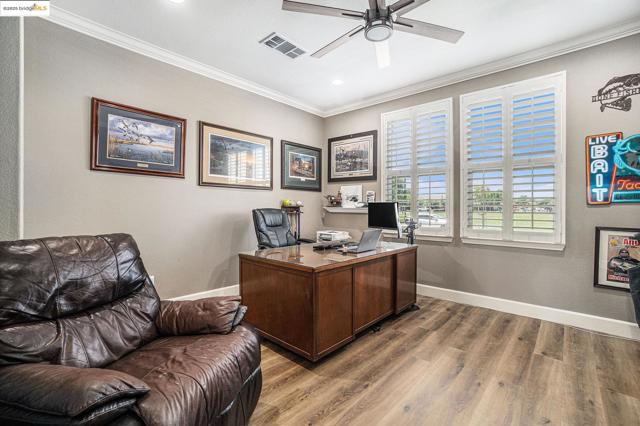 583 Sawgrass Way, Oakley CA: https://media.crmls.org/mediaz/120ed316-b7f1-433c-a065-27f6d6315164.jpg