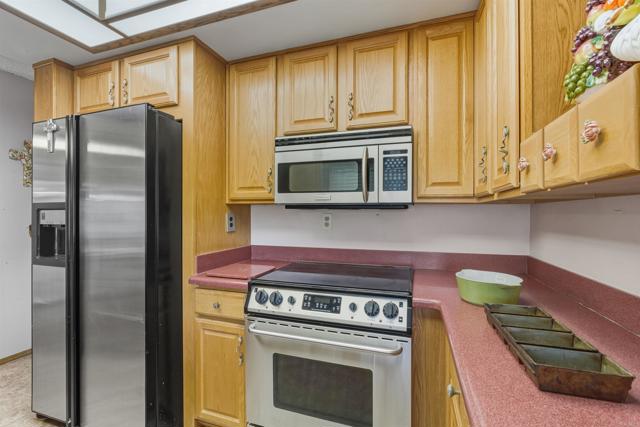 Detail Gallery Image 15 of 58 For 1637 Oak Hill, Escondido,  CA 92027 - 3 Beds | 2 Baths