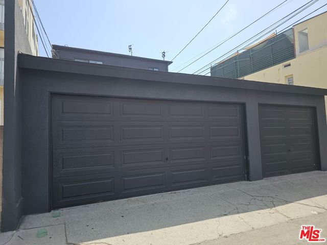 17 Sunset Avenue, Venice CA: https://media.crmls.org/mediaz/120eef9f-a6a2-48f9-bd0b-a5a6b3e107cf.jpg