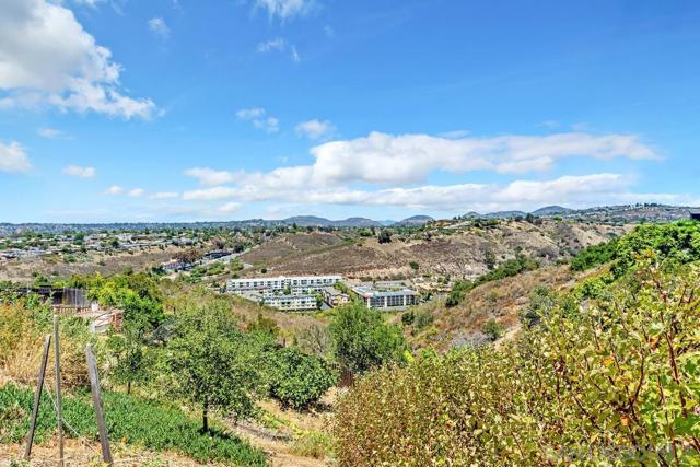 5141 Dorman Dr, San Diego CA: https://media.crmls.org/mediaz/120f0430-100c-4f7a-b5dc-5d923927267d.jpg