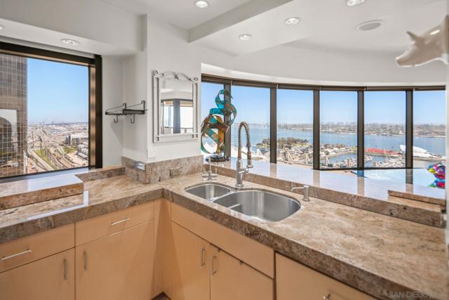 Image 19 of 51 For 100 Harbor Dr  2205