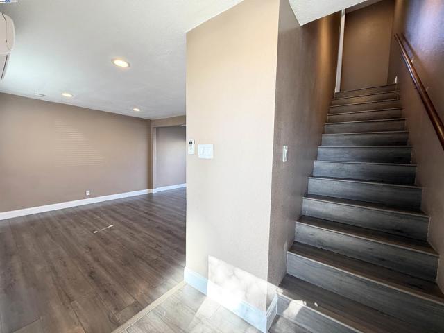 989 Palm Cir, Tracy CA: https://media.crmls.org/mediaz/120f960e-7ab8-4799-abd6-ece98062c9c7.jpg
