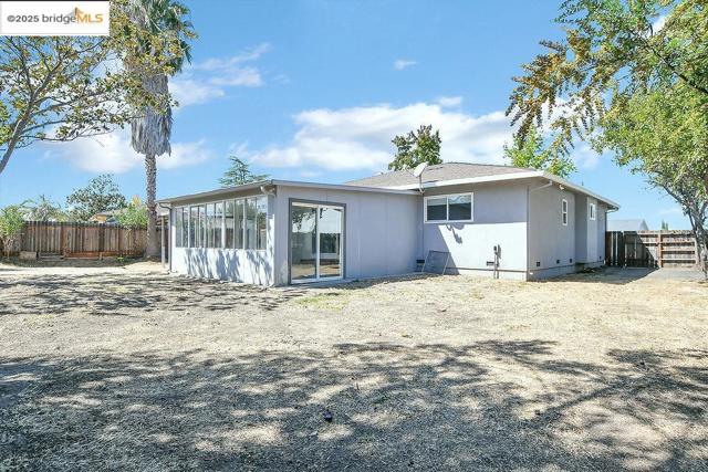 1205 Putnam Street, Antioch CA: https://media.crmls.org/mediaz/12104500-c341-4b89-b51e-b62d88c746e1.jpg
