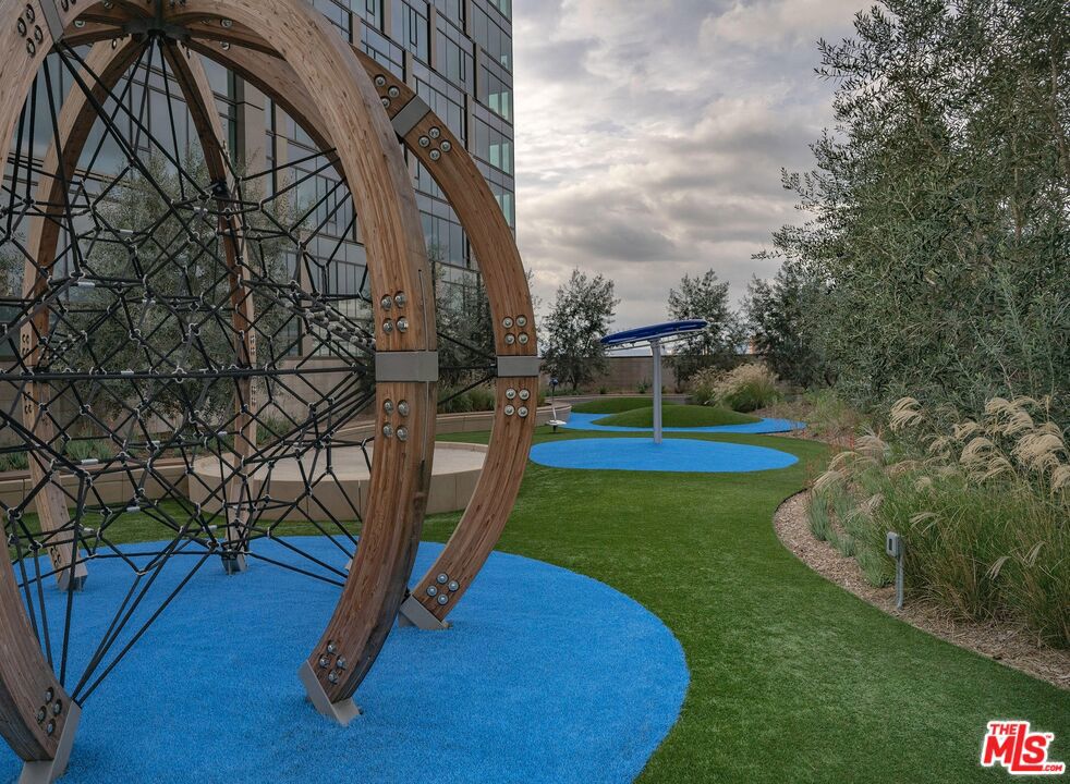 https://media.crmls.org/mediaz/121140c3-d24f-49ff-81b1-027cfaa72606.jpg?preset=X-Large