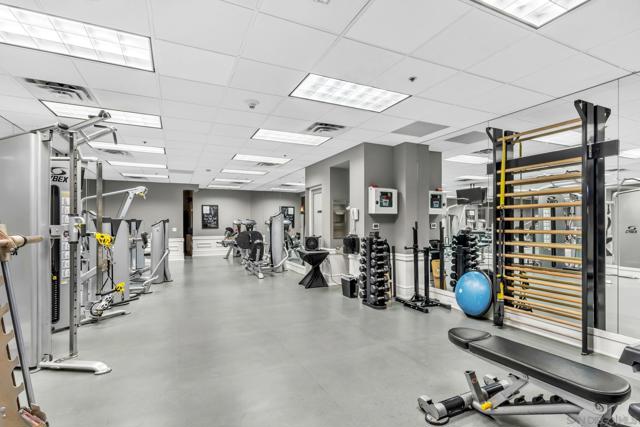 700 Front St, San Diego CA: https://media.crmls.org/mediaz/1212834a-b3bd-47c6-b43b-716d624895e9.jpg