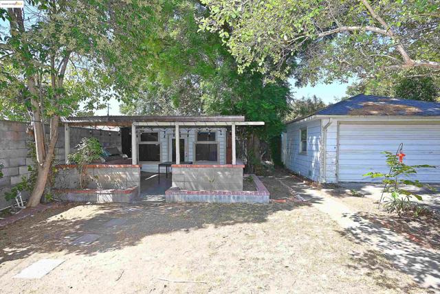 2343 Almond Ave, Concord CA: https://media.crmls.org/mediaz/12130bdb-f892-43b4-b2fd-a17ca430d457.jpg