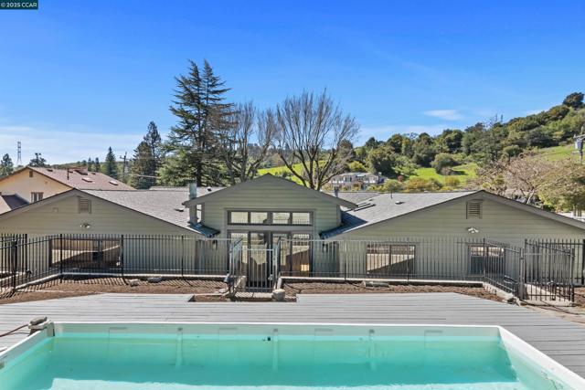 225 Rheem Blvd, Moraga CA: https://media.crmls.org/mediaz/1213ad4f-982a-4cac-abce-975d5a645677.jpg