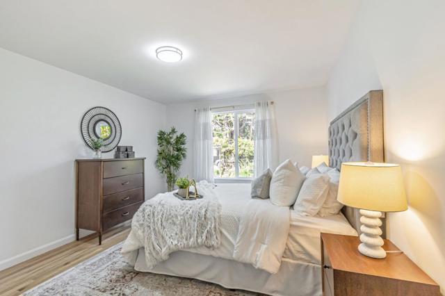 928 Peggy Lane, Menlo Park CA: https://media.crmls.org/mediaz/1213b50b-d831-4616-996f-31d7a934d6f4.jpg