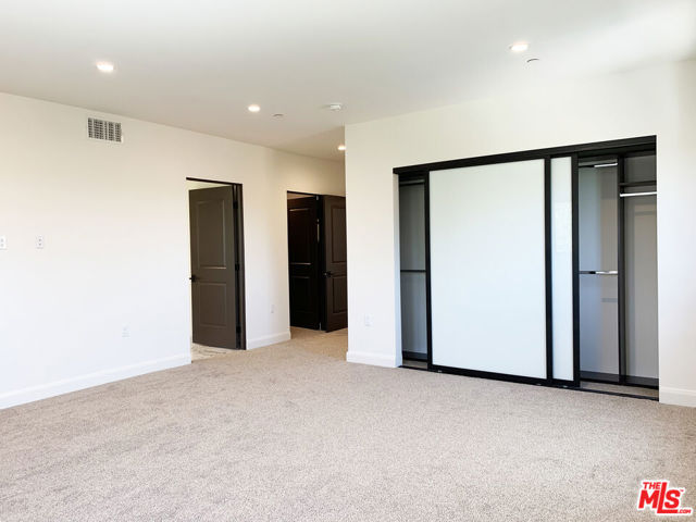859 S LUCERNE Boulevard, Los Angeles CA: https://media.crmls.org/mediaz/12140044-bf06-4d3c-8f90-aff794e2bff6.jpg