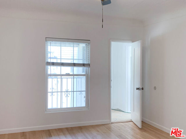 120 N Orange Drive, Los Angeles CA: https://media.crmls.org/mediaz/12140b57-e24c-49f6-97ac-44a71fa02317.jpg