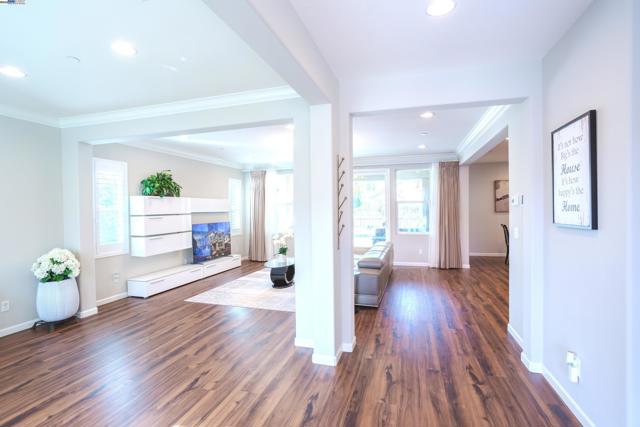 2239 Jessica Way, Tracy CA: https://media.crmls.org/mediaz/1214a243-97e9-41af-831b-9589d0d7cf36.jpg