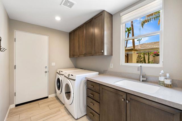639 Mesa Grande Drive, Palm Desert CA: https://media.crmls.org/mediaz/12154e50-4827-40c8-a17f-c0ba54739e83.jpg
