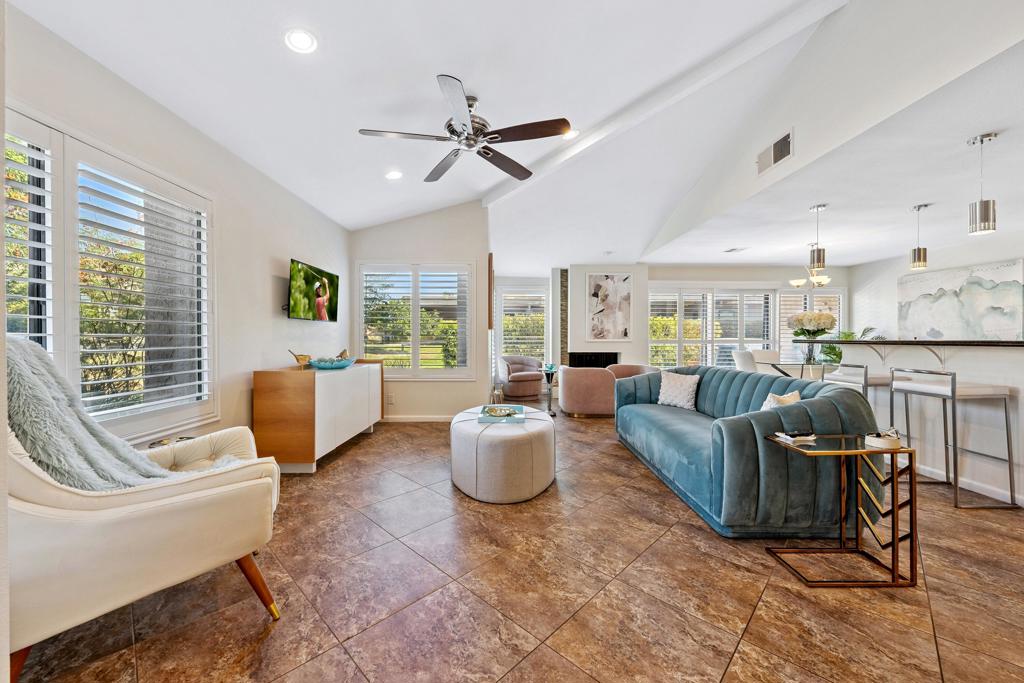 72580 Moonridge Lane