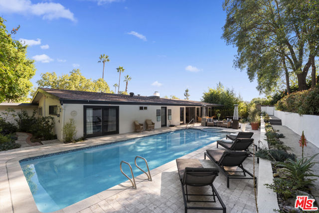 8670 Allenwood Road, Los Angeles CA: https://media.crmls.org/mediaz/12172175-a63b-45b5-8526-d9f43612d191.jpg