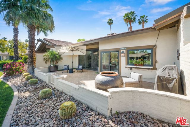 84 Running Springs Drive, Palm Desert CA: https://media.crmls.org/mediaz/1217315c-f87e-4b12-a24a-089fb38f3b8d.jpg