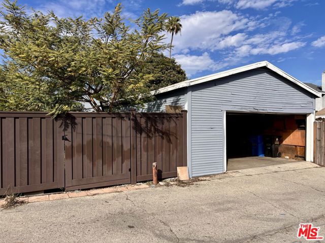 669 W Sepulveda Street, San Pedro CA: https://media.crmls.org/mediaz/12175bad-b040-4a62-82f8-88ebecaec525.jpg