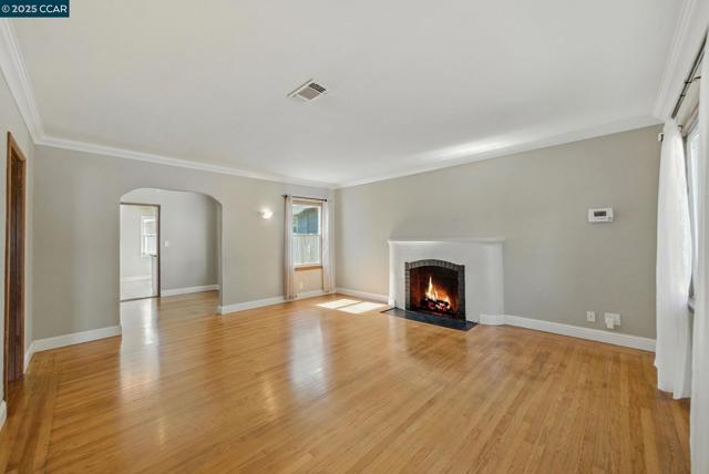 3832 33rd St, Sacramento CA: https://media.crmls.org/mediaz/12175c19-7d5e-46cb-98d3-87416e97e4cf.jpg