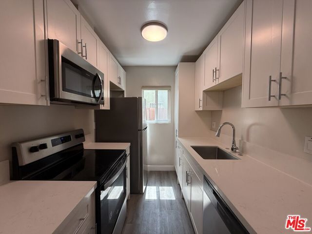 1625 Franklin Street, Santa Monica CA: https://media.crmls.org/mediaz/12184f5b-2314-41c8-a15c-758cbb73b046.jpg