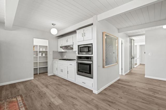 969 Eichler Drive, Mountain View CA: https://media.crmls.org/mediaz/121a3f0c-c4c5-49f4-a864-86edb46ad095.jpg
