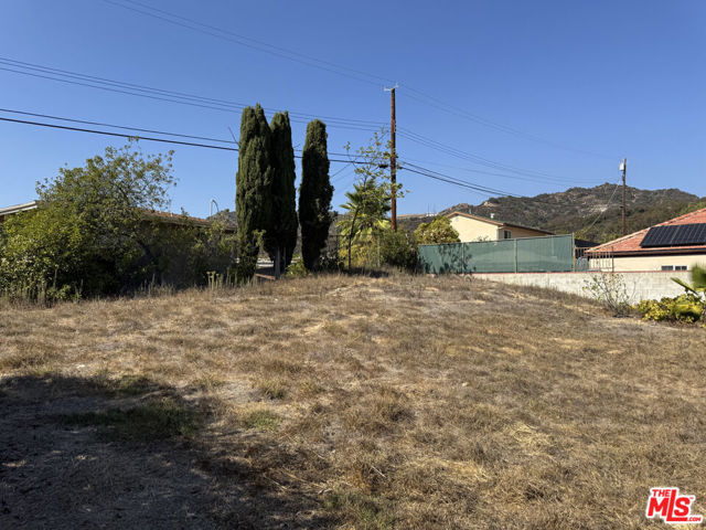 1137 Eagle Vista Drive, Los Angeles CA: https://media.crmls.org/mediaz/121b858a-8c60-4659-9d95-03f2a33518bb.jpg