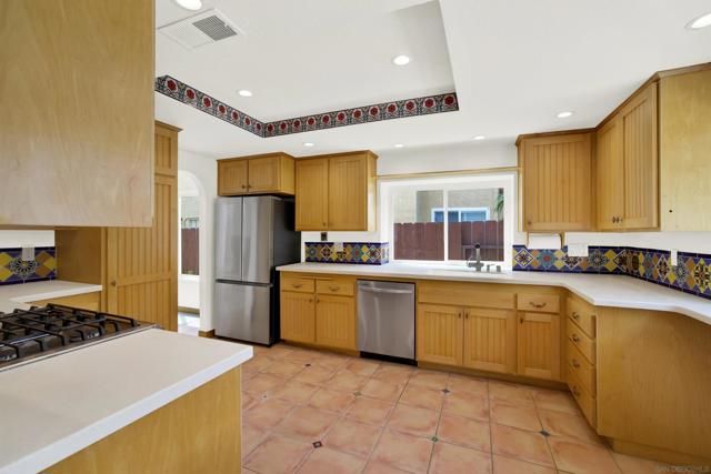 1665 Landquist Dr., Encinitas CA: https://media.crmls.org/mediaz/121b8839-ff9a-4893-8950-65dbb1ce770c.jpg