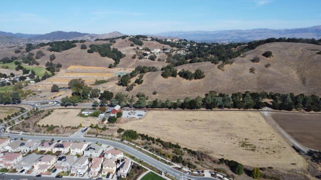 2480 Hecker Pass Road, Gilroy CA: https://media.crmls.org/mediaz/121bc61a-3bed-4ae4-a312-7a5879887759.jpg