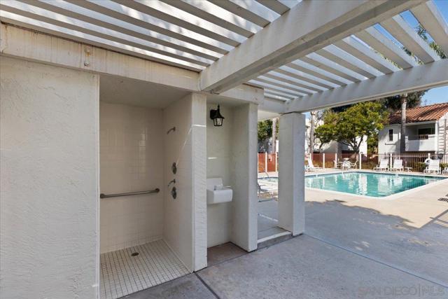 13330 Caminito Ciera, San Diego CA: https://media.crmls.org/mediaz/121c3657-6938-4021-8994-e698425e0874.jpg